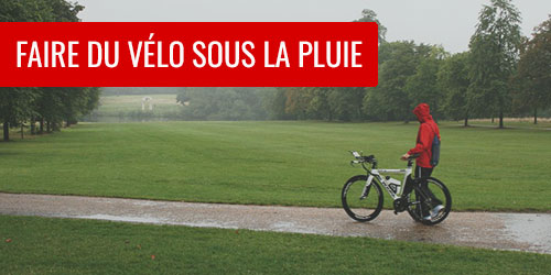 Faire du vélo sous la pluie